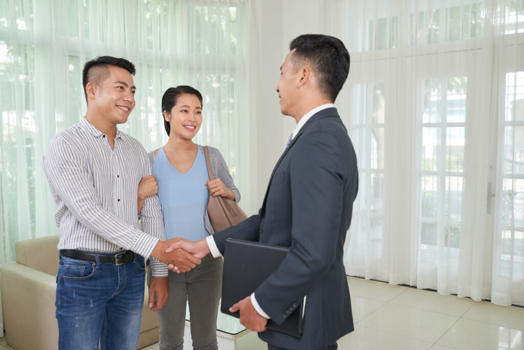 real estate agent คือ